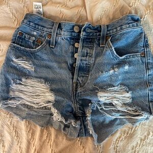 Levi’s Women's Distressed Denim Shorts size 25